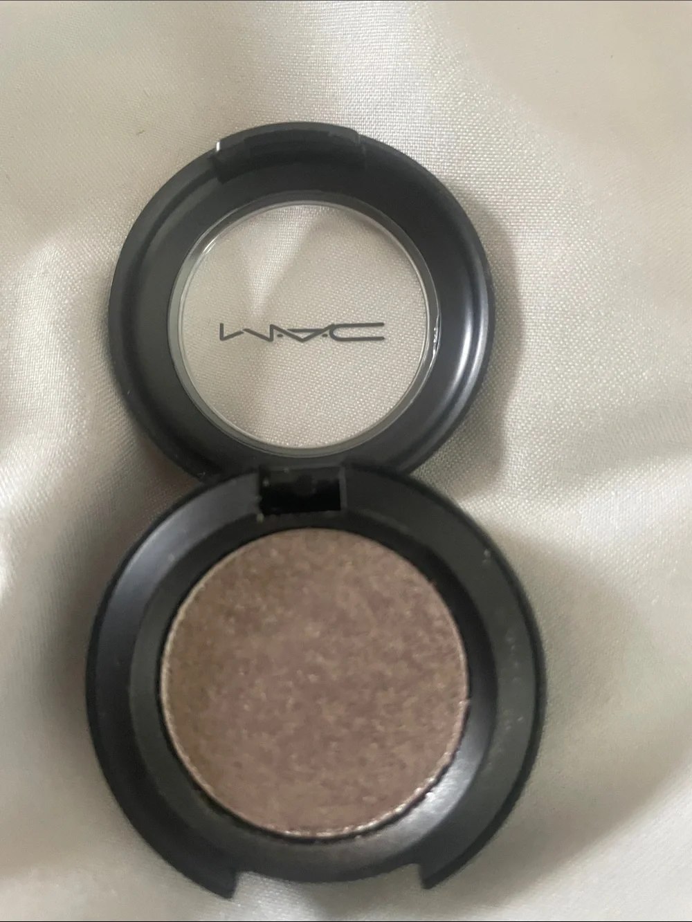 Mac she sparkles eye shadow - Picture 2 of 3